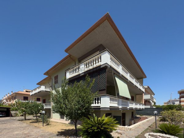 casa indipendente in vendita a Terracina