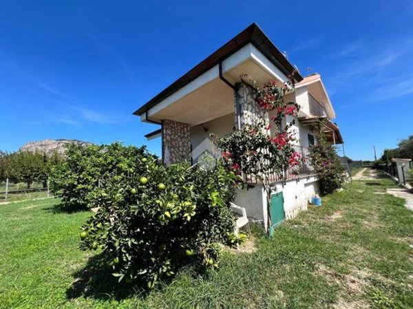casa indipendente in vendita a Terracina