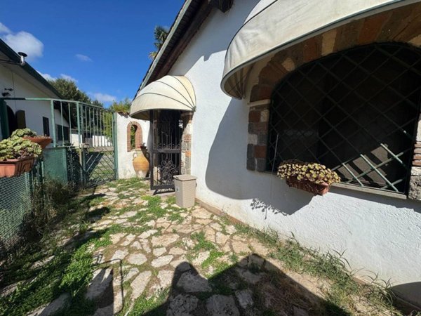 casa indipendente in vendita a Terracina