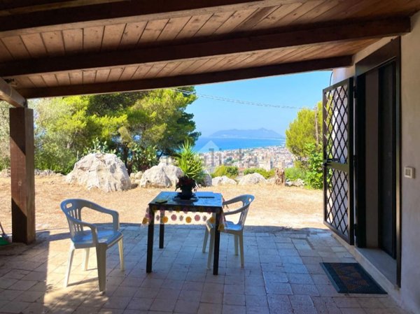 casa indipendente in vendita a Terracina