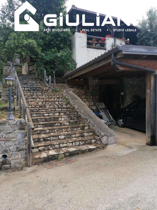 casa indipendente in vendita a Terracina in zona Campolungo