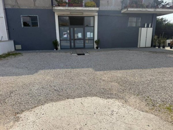 locale di sgombero in vendita a Terracina