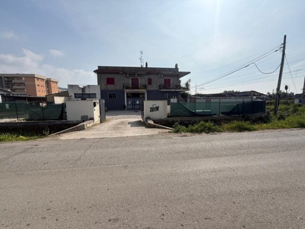 locale commerciale in vendita a Terracina