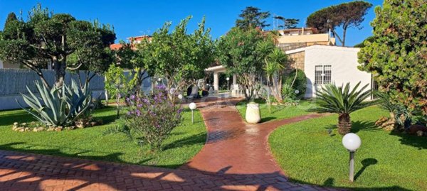 casa indipendente in vendita a Terracina