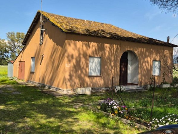 casa indipendente in vendita a Terracina in zona Hermada