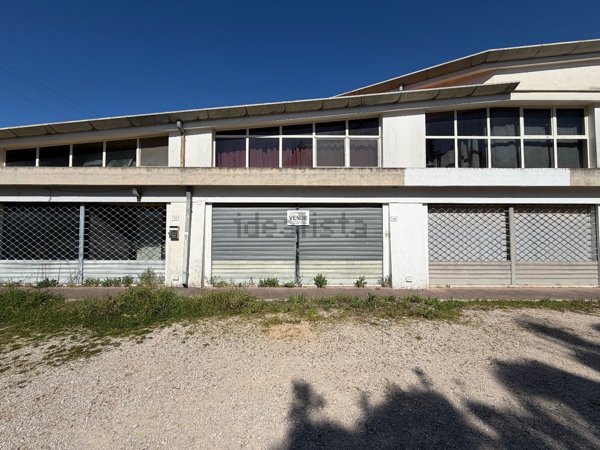 locale commerciale in vendita a Terracina