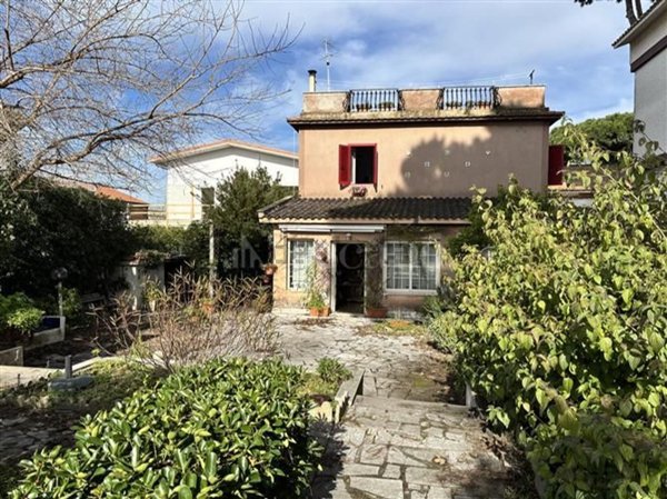casa indipendente in vendita a Terracina