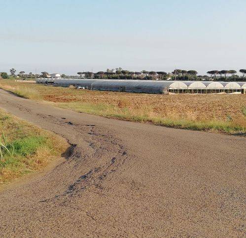 locale commerciale in vendita a Terracina in zona Casaletti