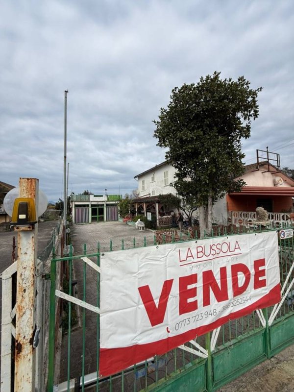 casa indipendente in vendita a Terracina