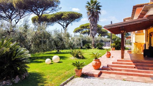 casa indipendente in vendita a Terracina