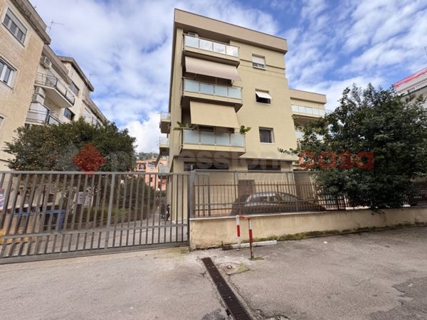 locale commerciale in vendita a Terracina