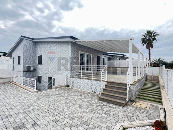 casa indipendente in vendita a Terracina