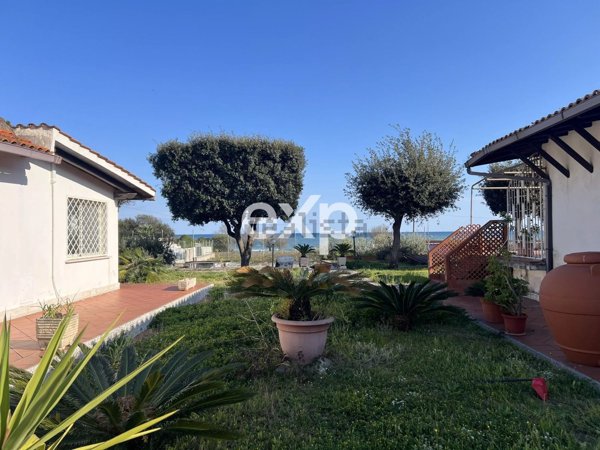 casa indipendente in vendita a Terracina