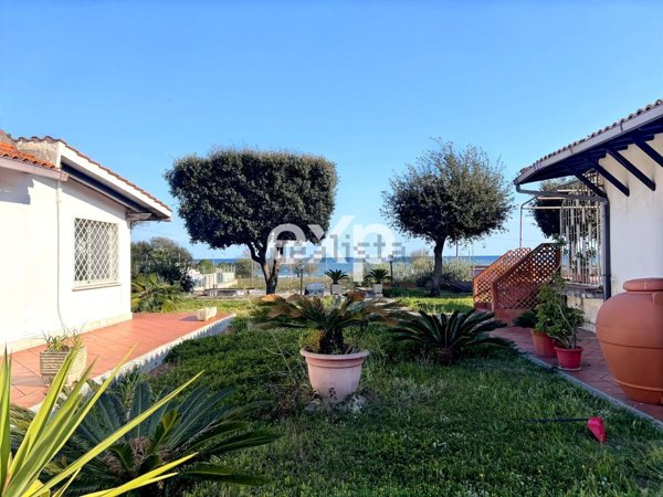 casa indipendente in vendita a Terracina