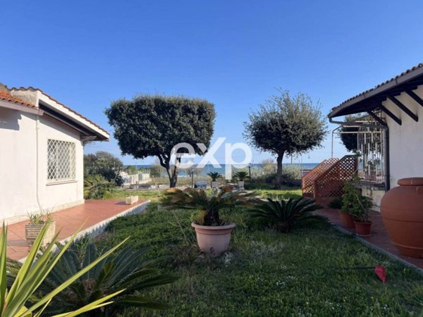 casa indipendente in vendita a Terracina