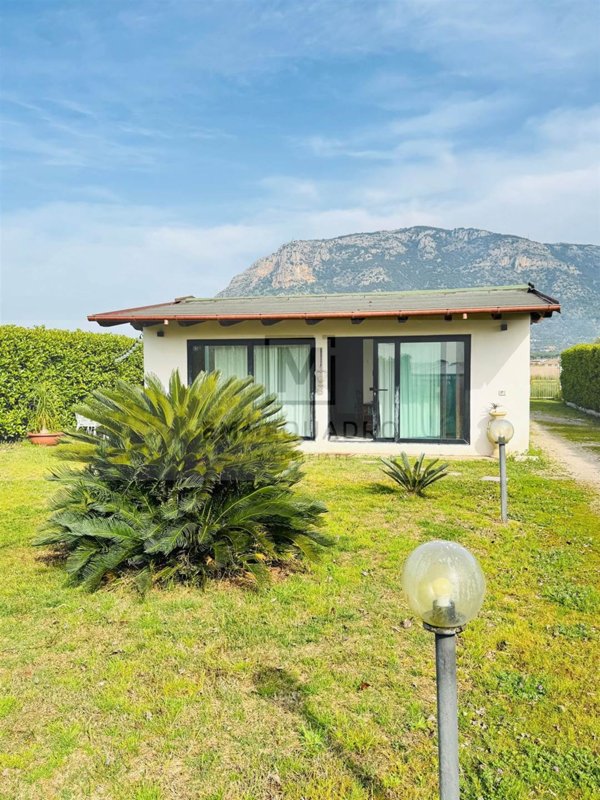 casa indipendente in vendita a Terracina