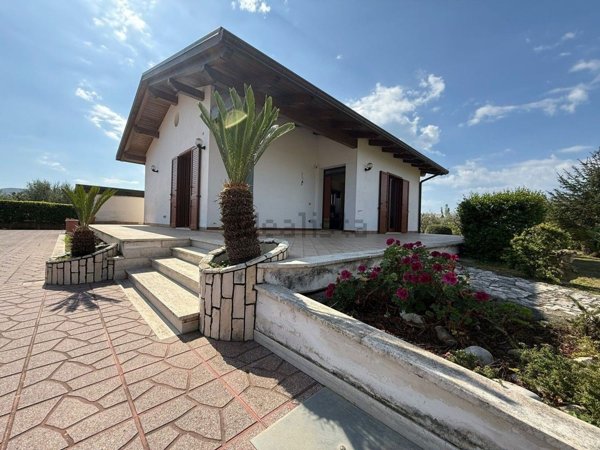 casa indipendente in vendita a Terracina