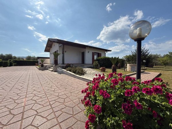 casa indipendente in vendita a Terracina