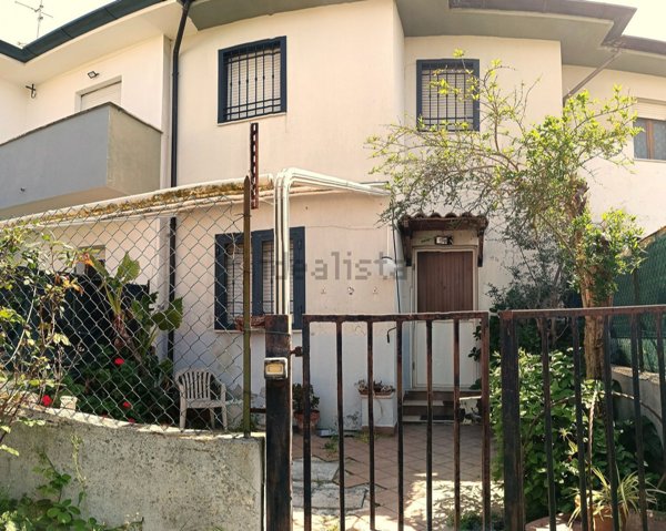 casa indipendente in vendita a Terracina