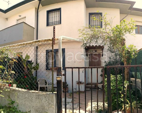 casa indipendente in vendita a Terracina