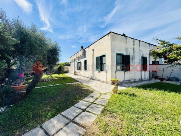 casa indipendente in vendita a Terracina in zona Hermada