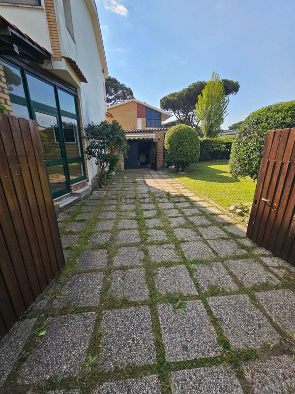 casa indipendente in vendita a Terracina