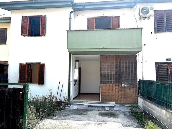 casa indipendente in vendita a Terracina