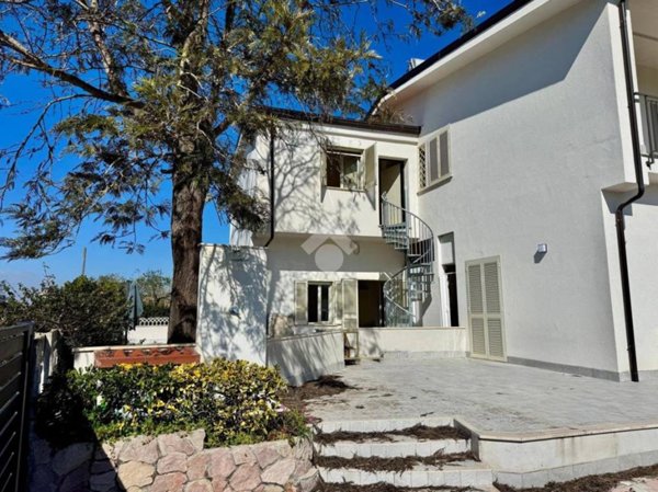 casa indipendente in vendita a Terracina