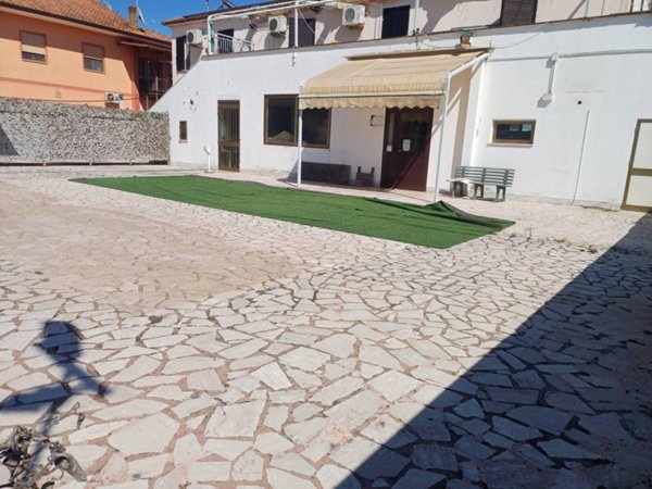 locale commerciale in vendita a Terracina in zona Hermada