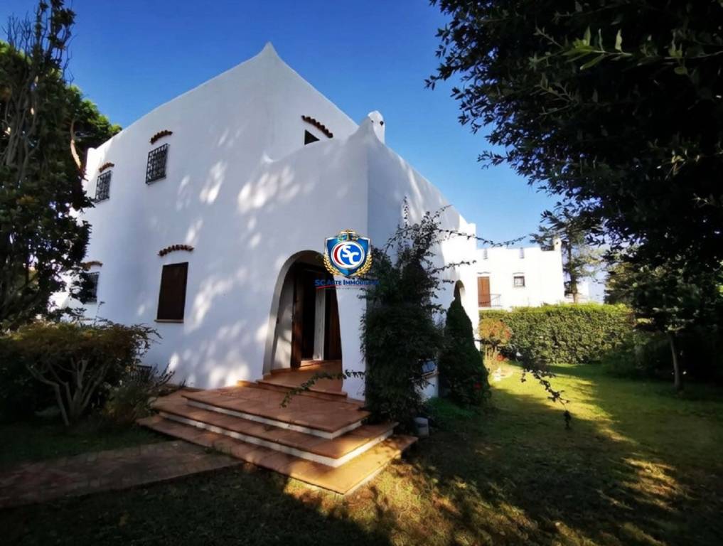 casa indipendente in vendita a Terracina