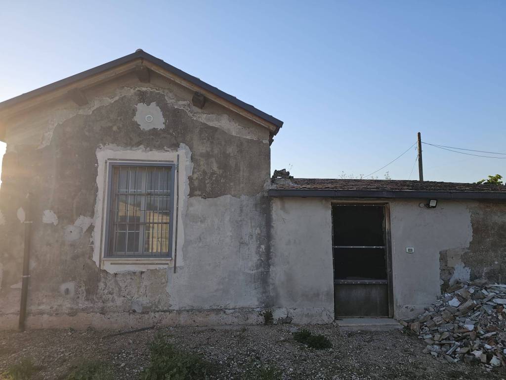 casa indipendente in vendita a Terracina
