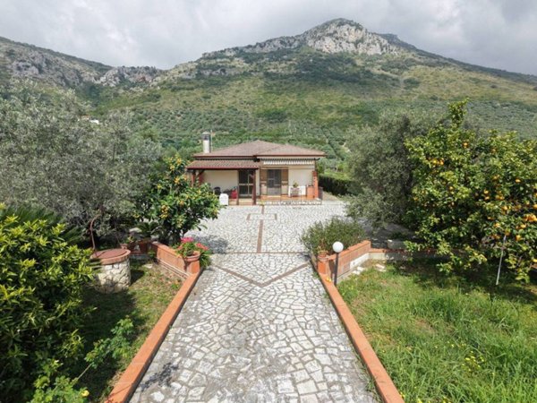 casa indipendente in vendita a Terracina