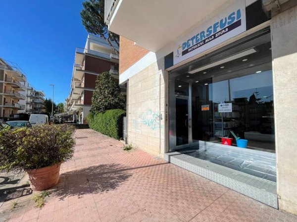 negozio in vendita a Terracina