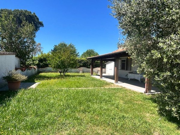 casa indipendente in vendita a Terracina in zona Hermada