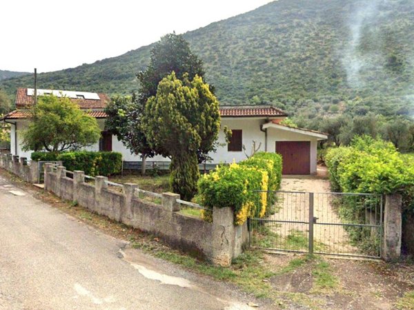 casa indipendente in vendita a Terracina in zona La Fiora