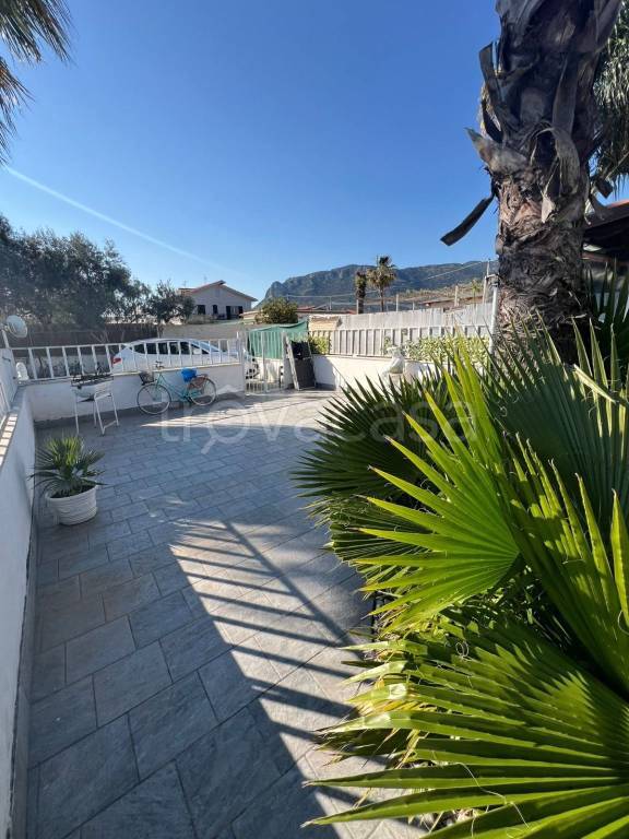 casa indipendente in vendita a Terracina