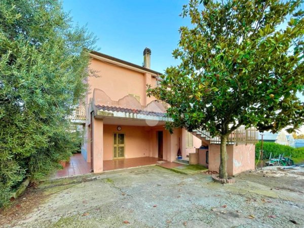 casa indipendente in vendita a Terracina in zona Casaletti