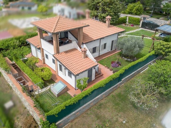 casa indipendente in vendita a Terracina in zona Hermada
