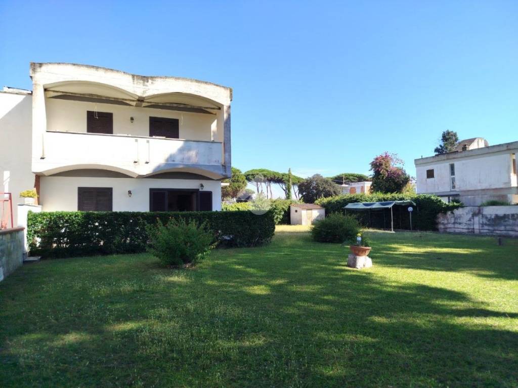 casa indipendente in vendita a Terracina