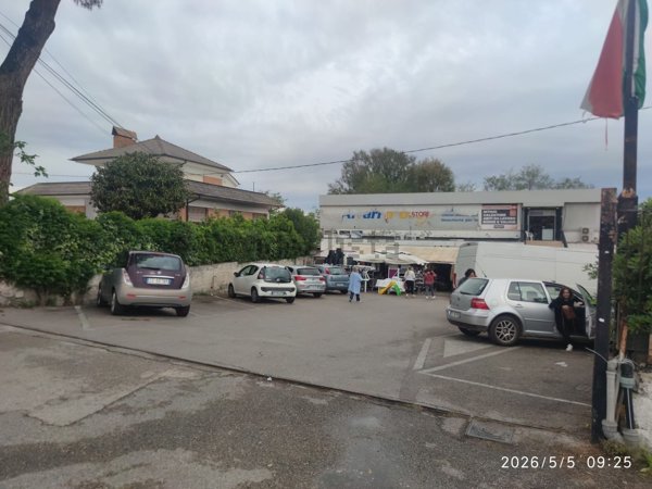 locale commerciale in vendita a Terracina