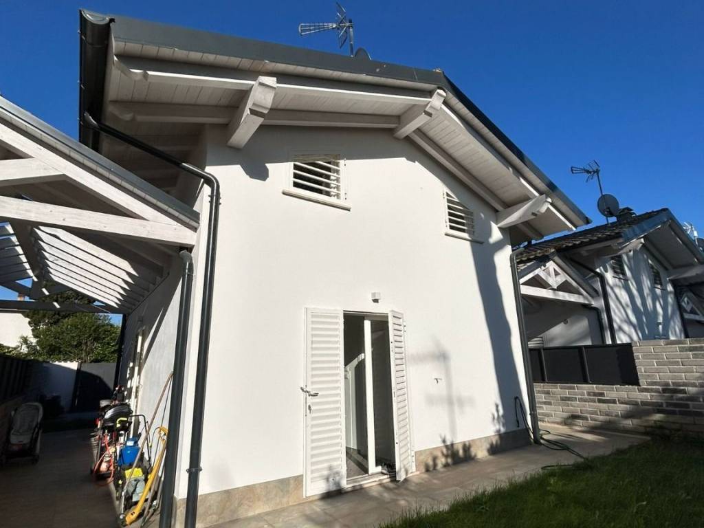 casa indipendente in vendita a Terracina