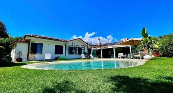 casa indipendente in vendita a Terracina