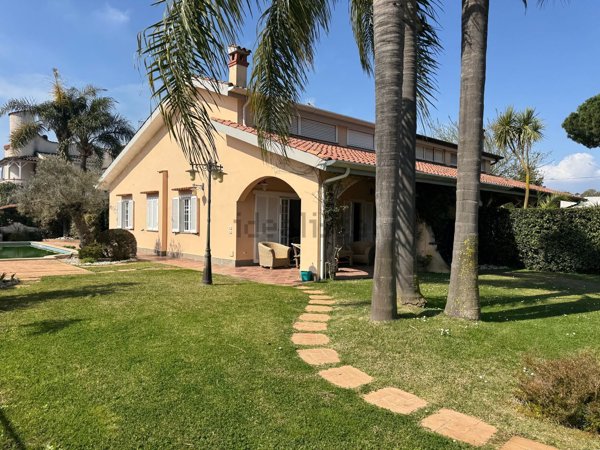 casa indipendente in vendita a Terracina