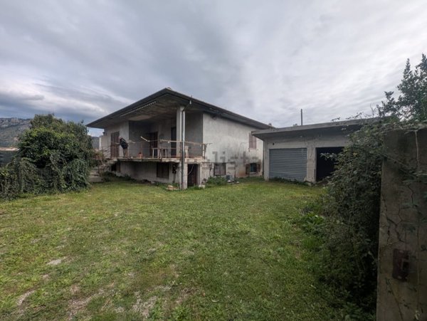 casa indipendente in vendita a Terracina