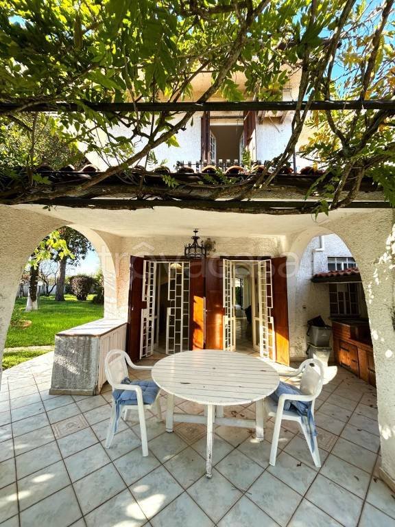 casa indipendente in vendita a Terracina in zona Hermada
