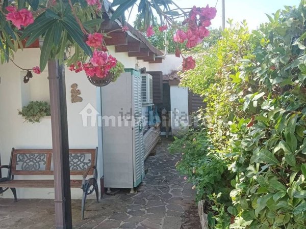 casa indipendente in vendita a Terracina