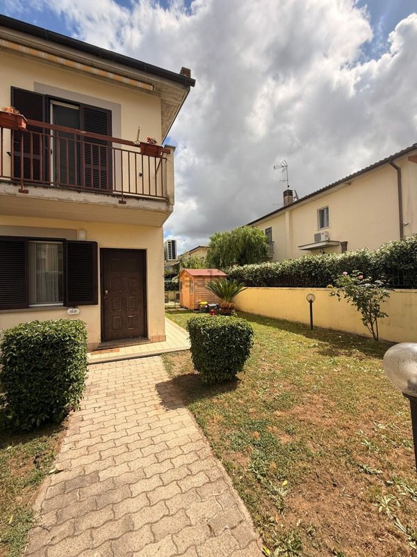 casa indipendente in vendita a Terracina