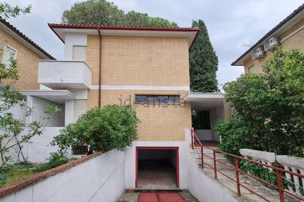 casa indipendente in vendita a Terracina