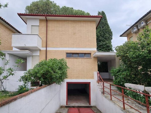 casa indipendente in vendita a Terracina