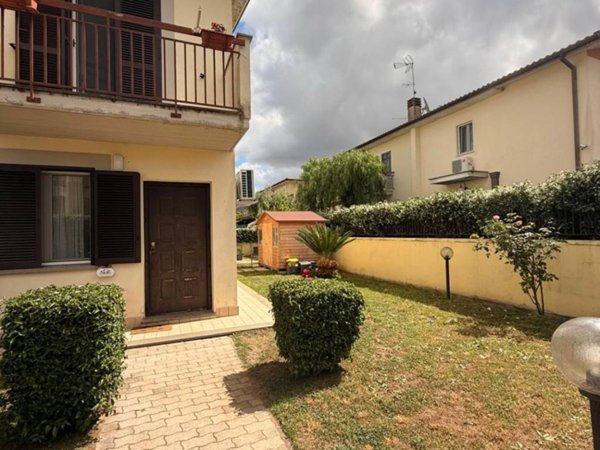 casa indipendente in vendita a Terracina in zona Hermada